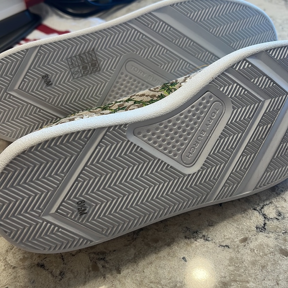 Brand new Tory Burch Howell Court Sneakers. Size 8.5. - Picture 5 of 8